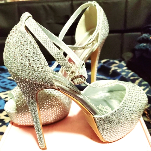 Shoes - Rhinestone Studded 5in Heels Size 8